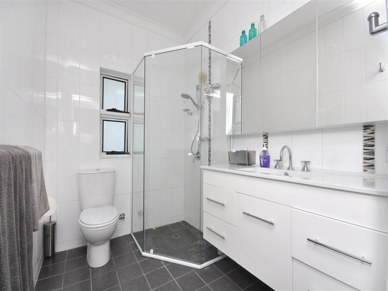 8/212 Cavendish Road, Coorparoo QLD 4151