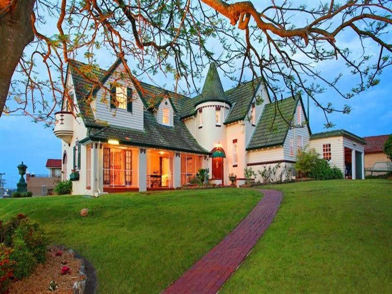 10 Welwyn Crescent, Coorparoo QLD 4151