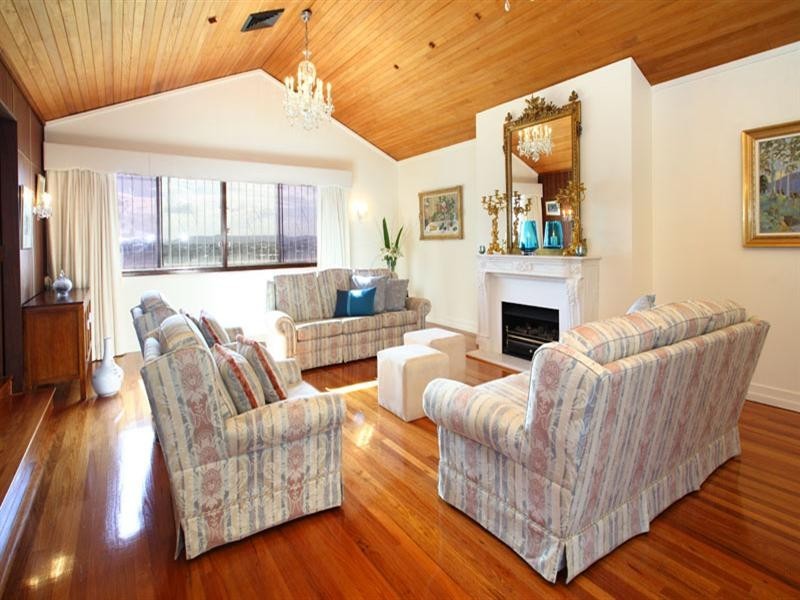 10 Welwyn Crescent, Coorparoo QLD 4151