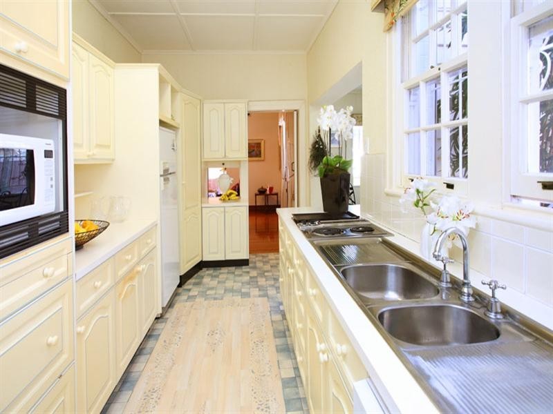 10 Welwyn Crescent, Coorparoo QLD 4151