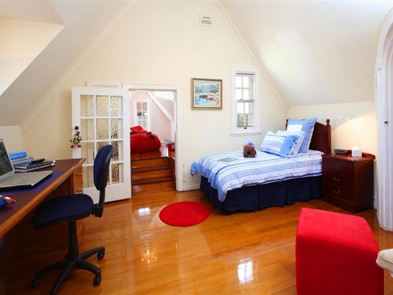 10 Welwyn Crescent, Coorparoo QLD 4151