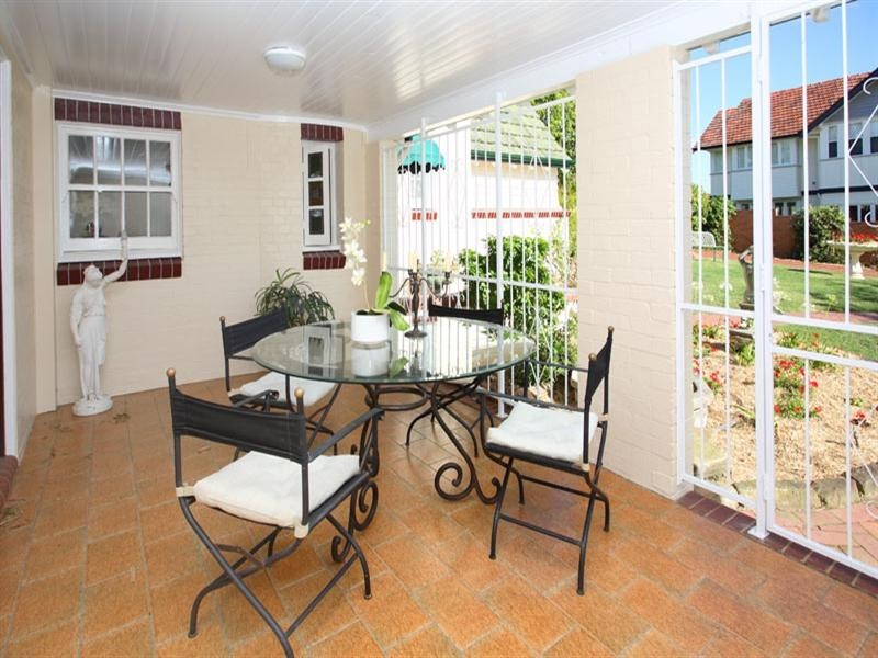 10 Welwyn Crescent, Coorparoo QLD 4151