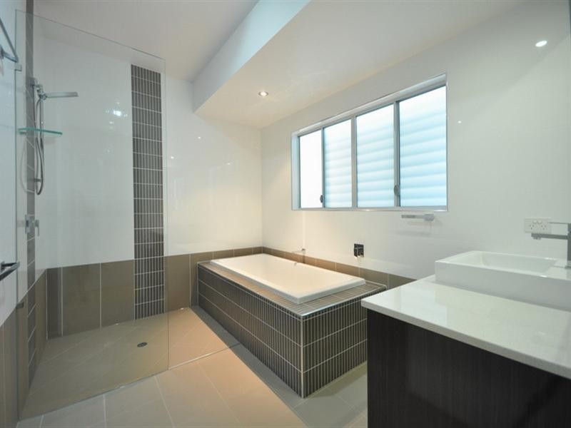 75 Lade Street, Coorparoo QLD 4151