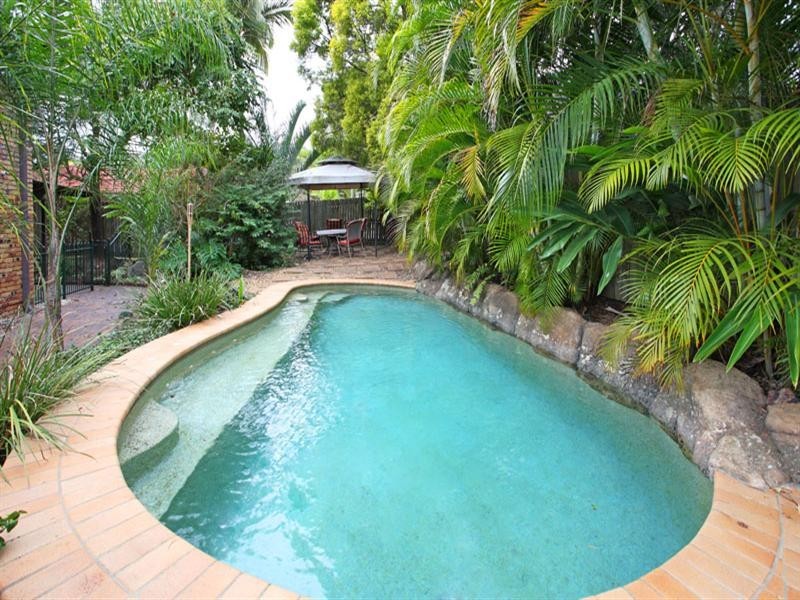 403 Winstanley Street, Carindale QLD 4152