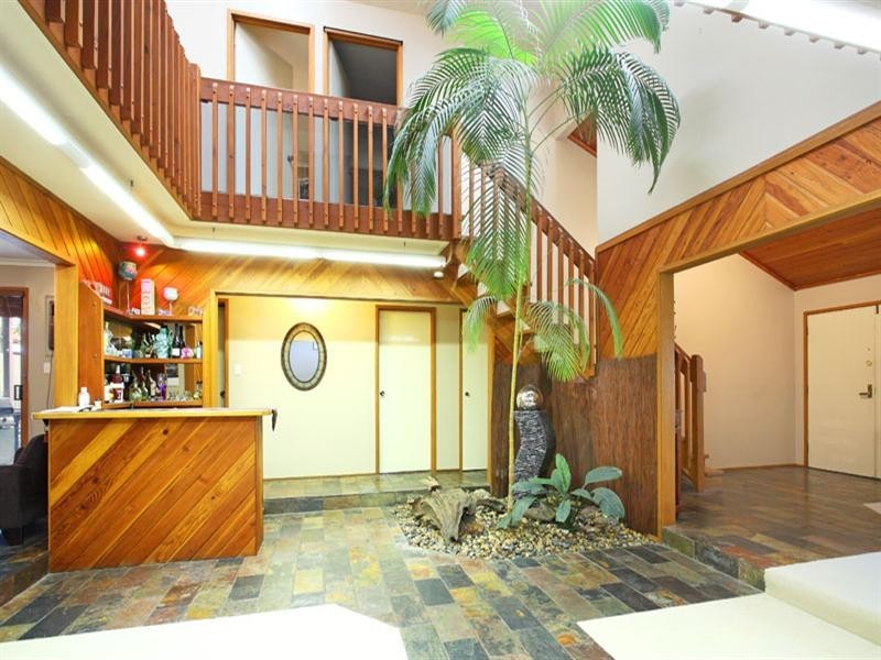 403 Winstanley Street, Carindale QLD 4152