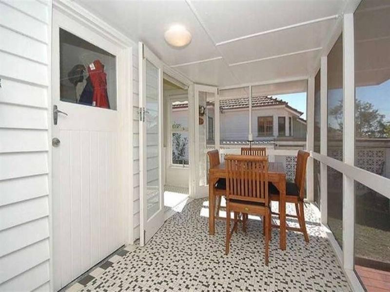 75 Arrol Street, Camp Hill QLD 4152