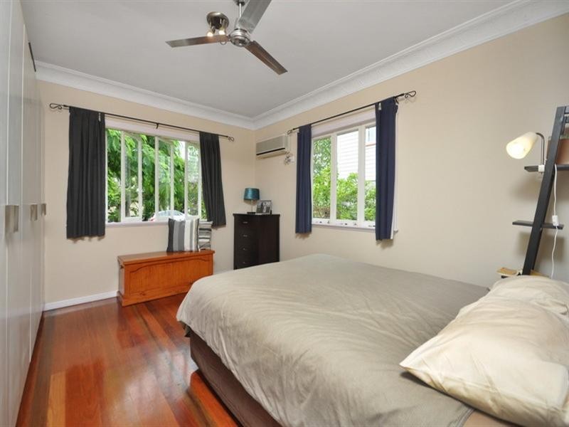 28 Iveagh Avenue, Holland Park West QLD 4121