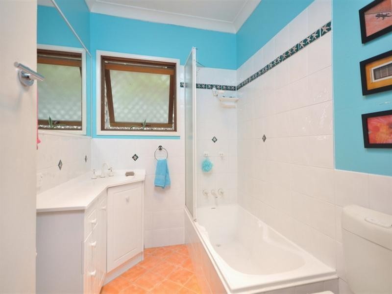 28 Iveagh Avenue, Holland Park West QLD 4121