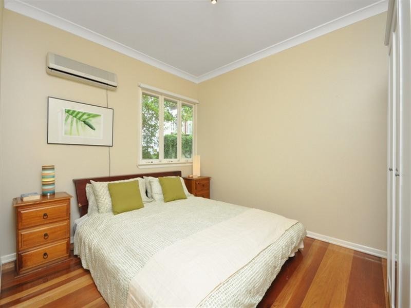 28 Iveagh Avenue, Holland Park West QLD 4121