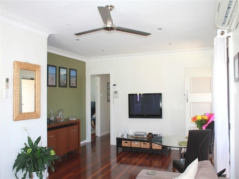 5 Woodhill Avenue, Coorparoo QLD 4151