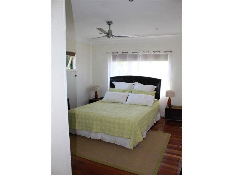 5 Woodhill Avenue, Coorparoo QLD 4151