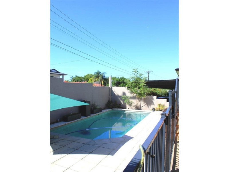 5 Woodhill Avenue, Coorparoo QLD 4151