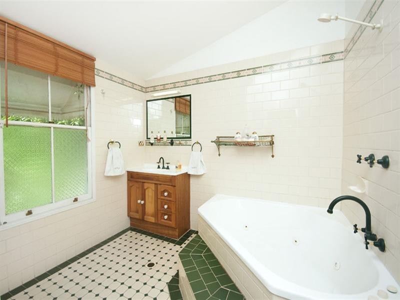 4 Didsbury Street, East Brisbane QLD 4169