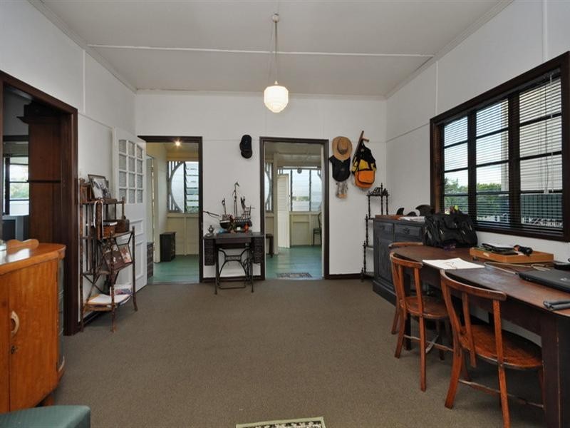 65 Macrossan Avenue, Norman Park QLD 4170