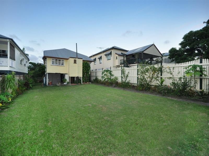65 Macrossan Avenue, Norman Park QLD 4170