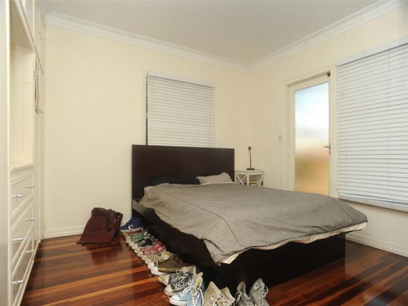 16 Quirinal Crescent, Seven Hills QLD 4170