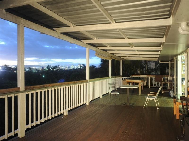 16 Quirinal Crescent, Seven Hills QLD 4170