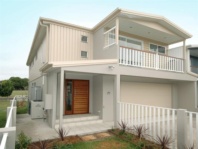 64 Baron Street, Greenslopes QLD 4120