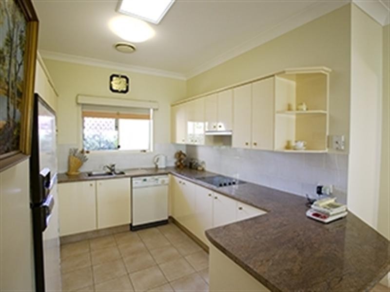17 Flame Tree Crescent, Carindale QLD 4152
