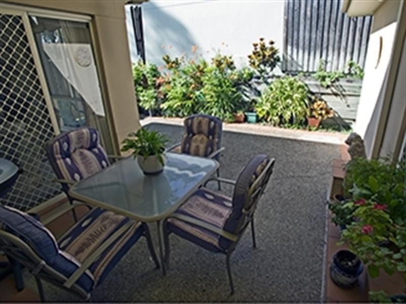 17 Flame Tree Crescent, Carindale QLD 4152