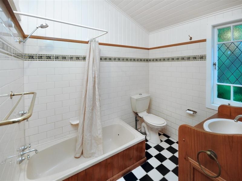 17 Combles Road, Camp Hill QLD 4152