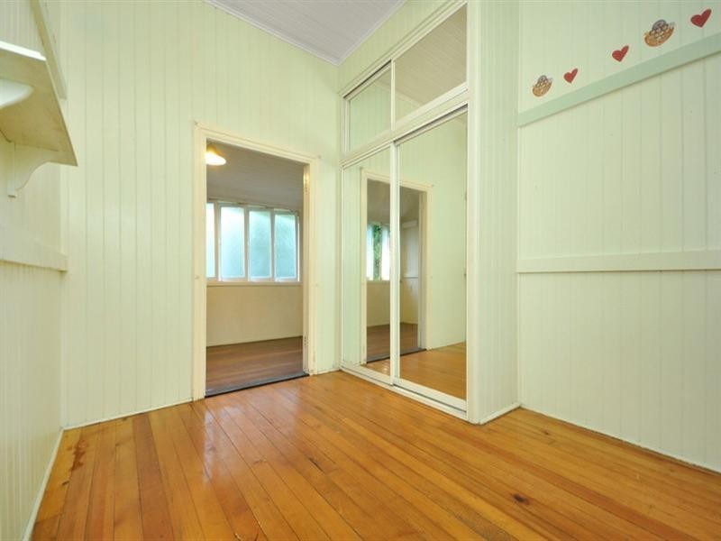 17 Combles Road, Camp Hill QLD 4152