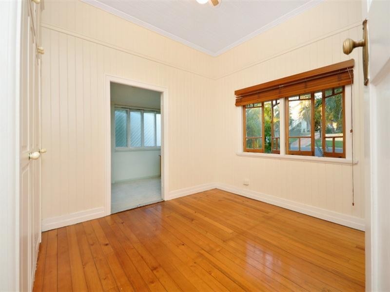 17 Combles Road, Camp Hill QLD 4152