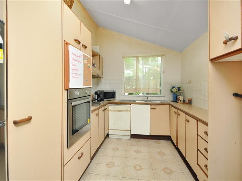 73 Deshon Street, Woolloongabba QLD 4102