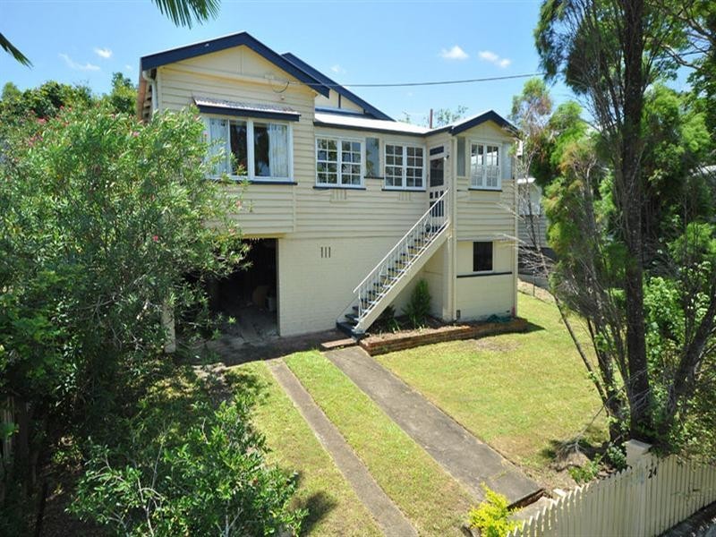 24 Smith Street, Holland Park QLD 4121
