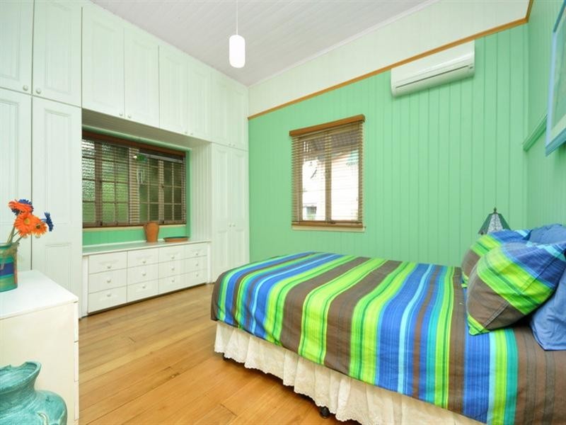 9 Bruce Street, Woolloongabba QLD 4102