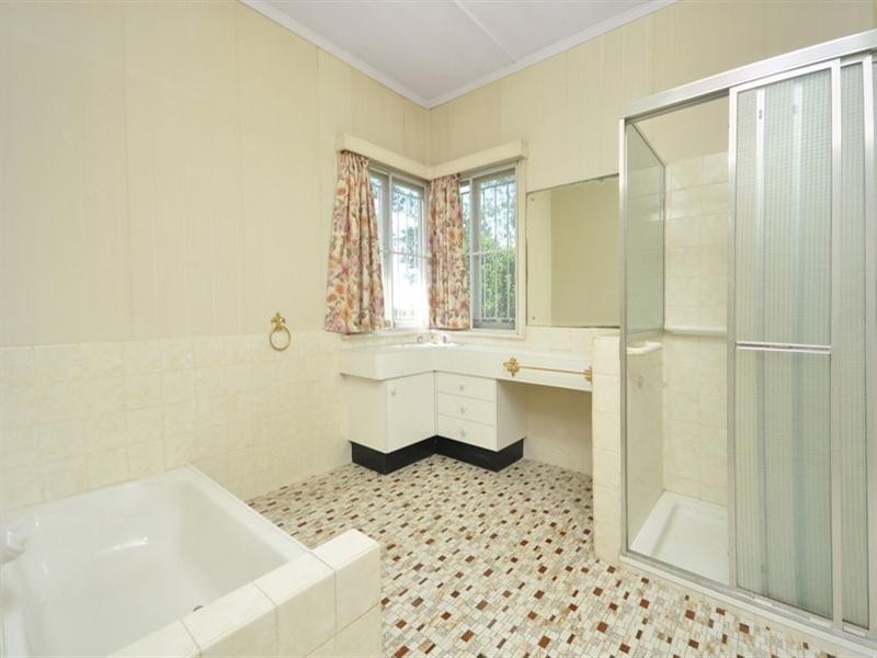 10 Sector Street, Coorparoo QLD 4151