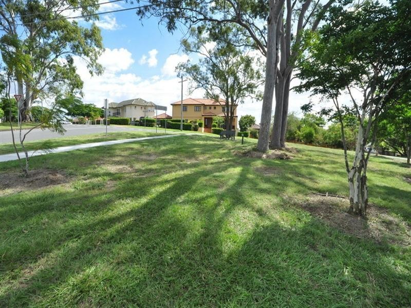 10 Sector Street, Coorparoo QLD 4151