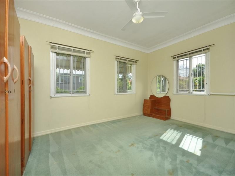 63 Sackville Street, Greenslopes QLD 4120