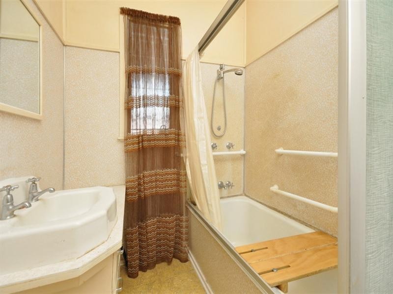 63 Sackville Street, Greenslopes QLD 4120