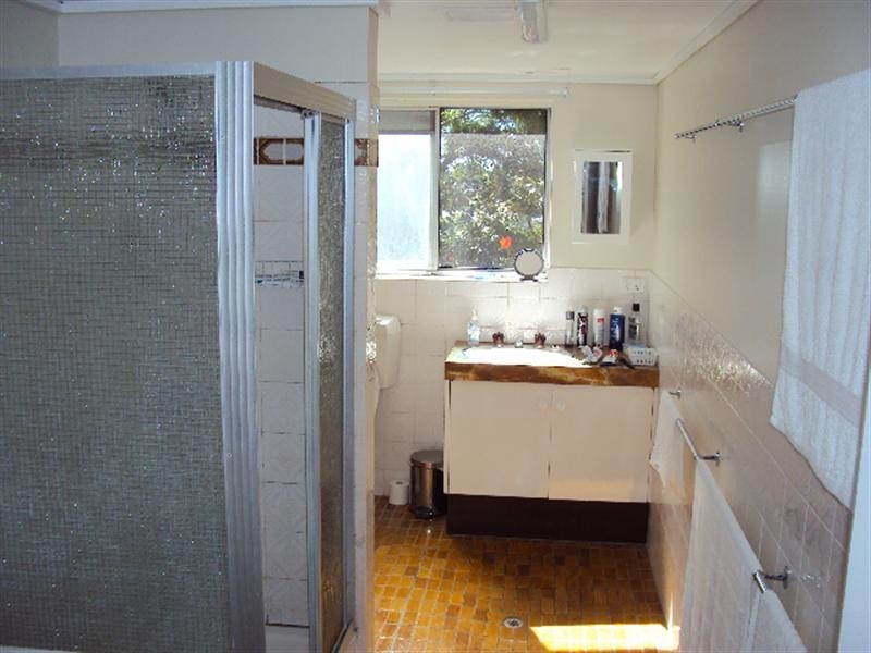 2/8 Barradine Street, Greenslopes QLD 4120