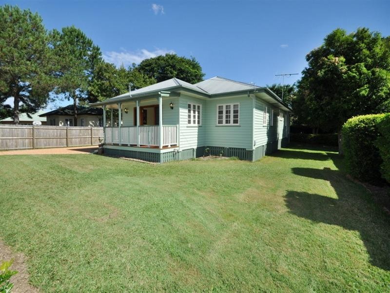63 Canning Street, Holland Park QLD 4121