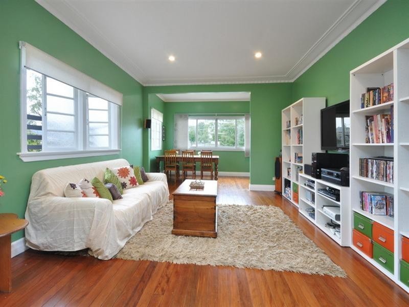 10 Curtis Street, Norman Park QLD 4170