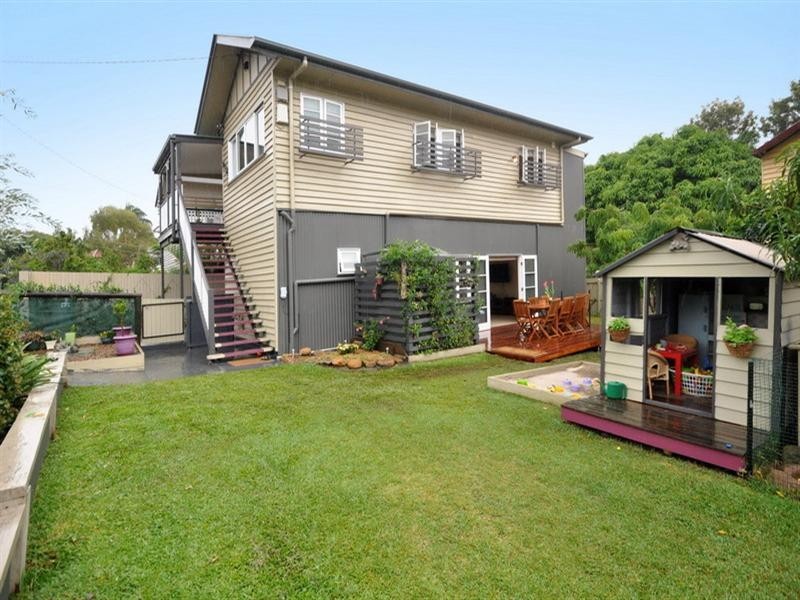 10 Curtis Street, Norman Park QLD 4170