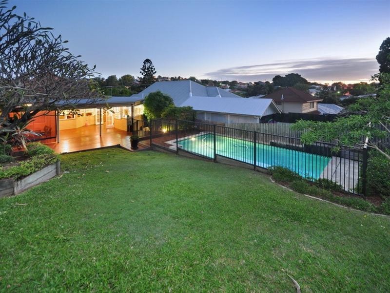 58 Hipwood Avenue, Coorparoo QLD 4151