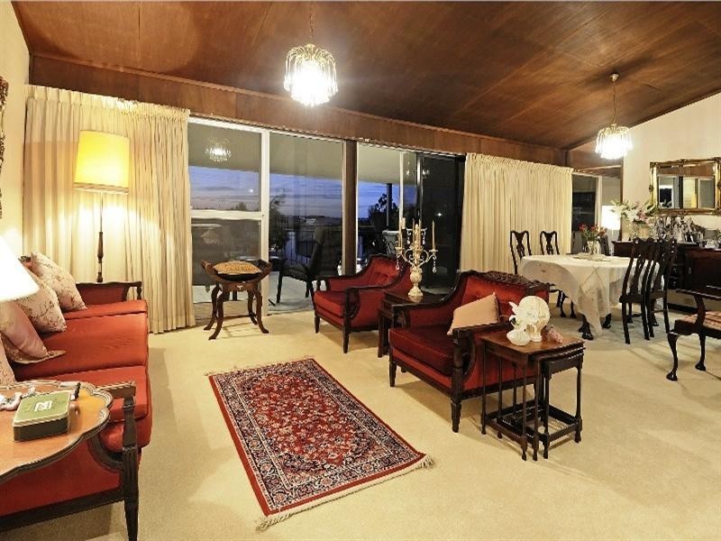 9 Kneale Street, Holland Park West QLD 4121