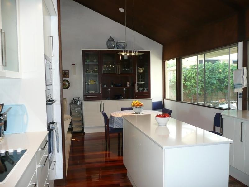 9 Kneale Street, Holland Park West QLD 4121