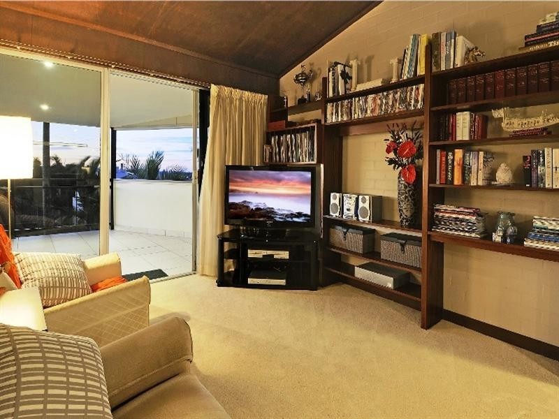 9 Kneale Street, Holland Park West QLD 4121