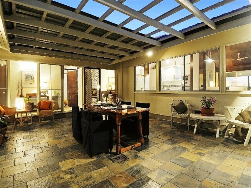 9 Kneale Street, Holland Park West QLD 4121