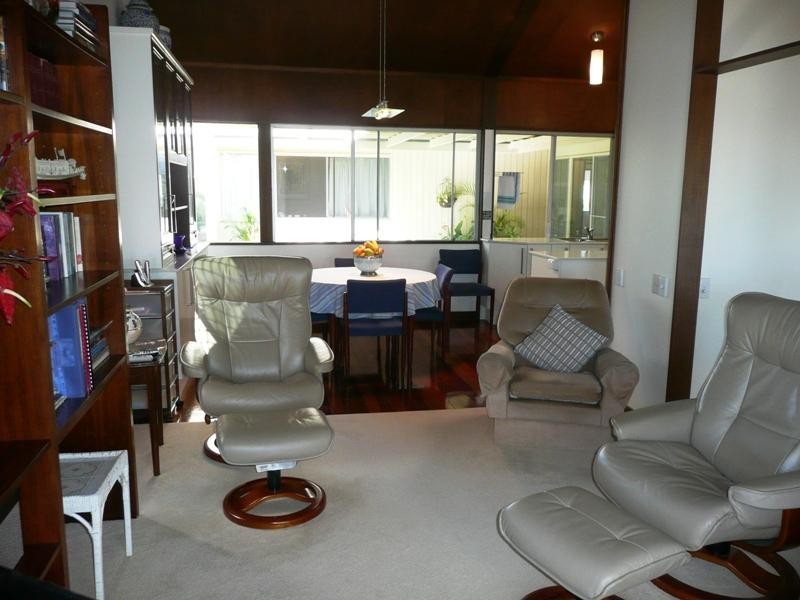 9 Kneale Street, Holland Park West QLD 4121