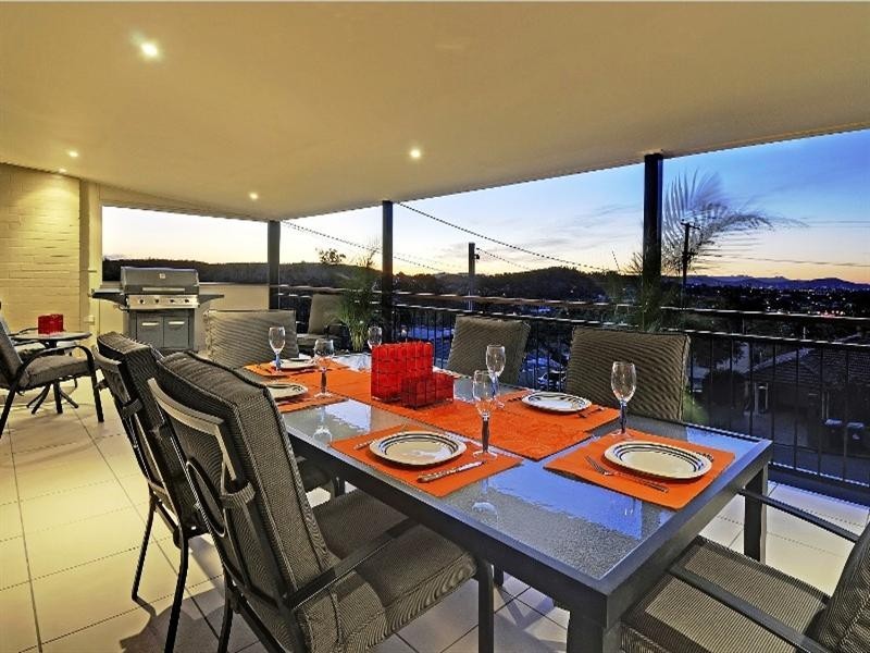 9 Kneale Street, Holland Park West QLD 4121