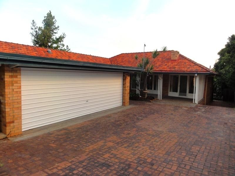 11 Berkeley Street, Holland Park QLD 4121