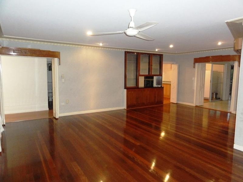 11 Berkeley Street, Holland Park QLD 4121