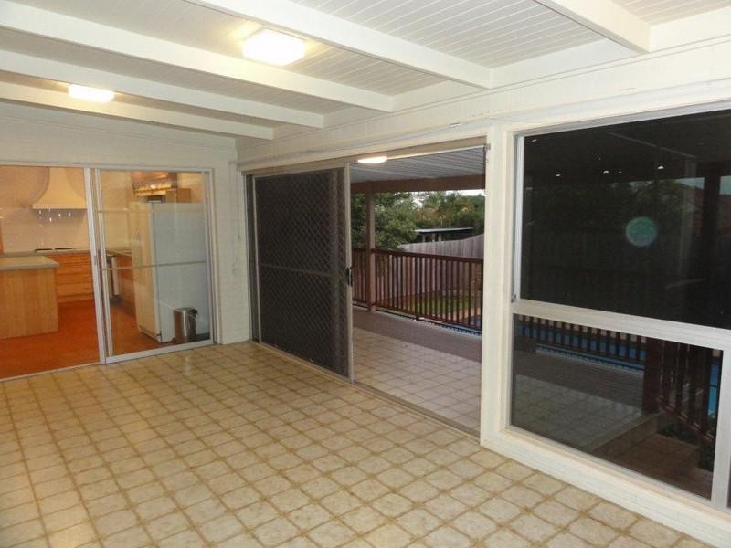 11 Berkeley Street, Holland Park QLD 4121