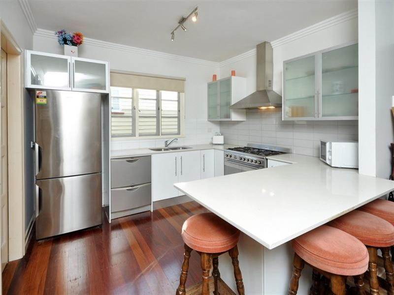 117 Macrossan Avenue, Norman Park QLD 4170