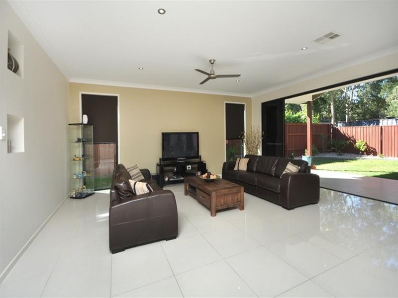 27 Feathertail Place, Gumdale QLD 4154